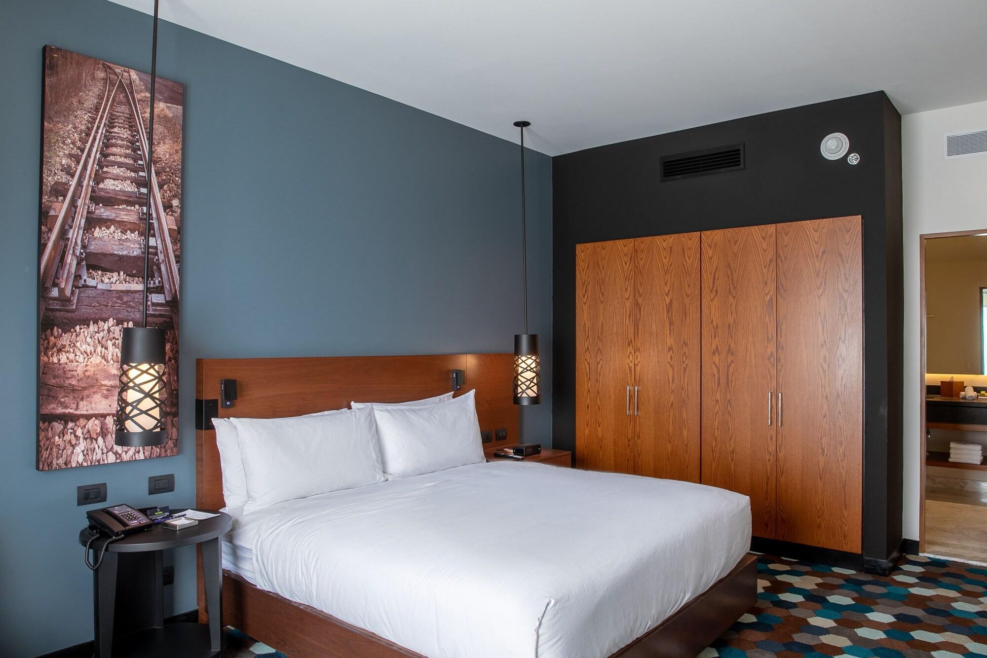 Doubletree By Hilton Celaya Celaya  Bagian luar foto