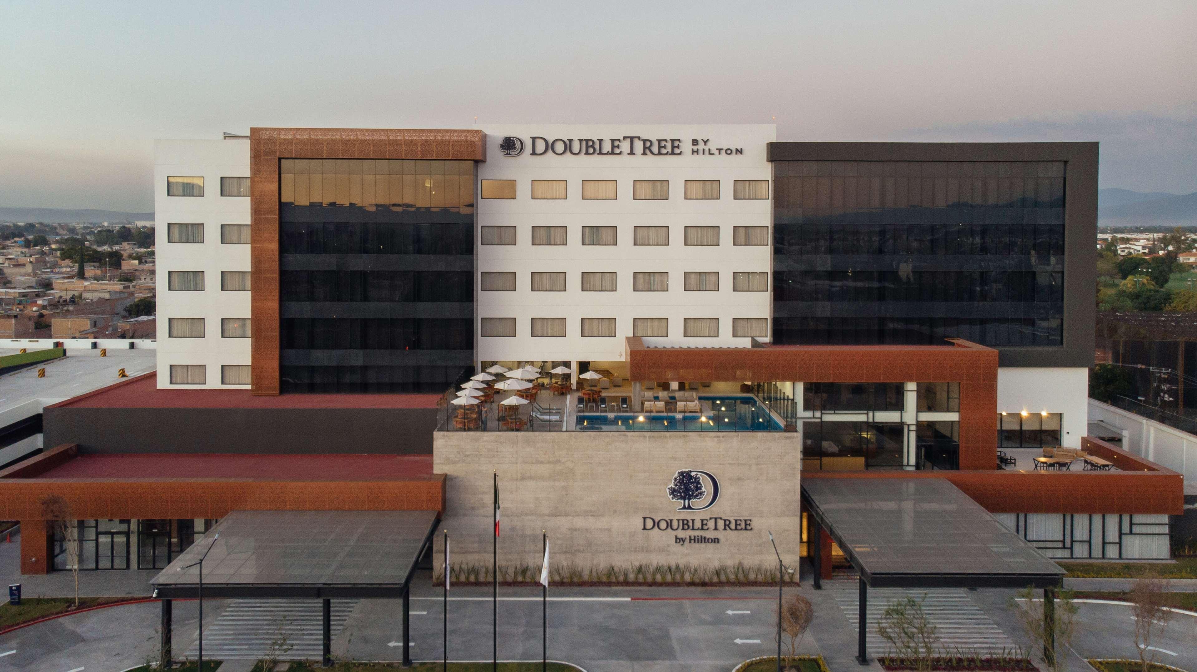 Doubletree By Hilton Celaya Celaya  Bagian luar foto