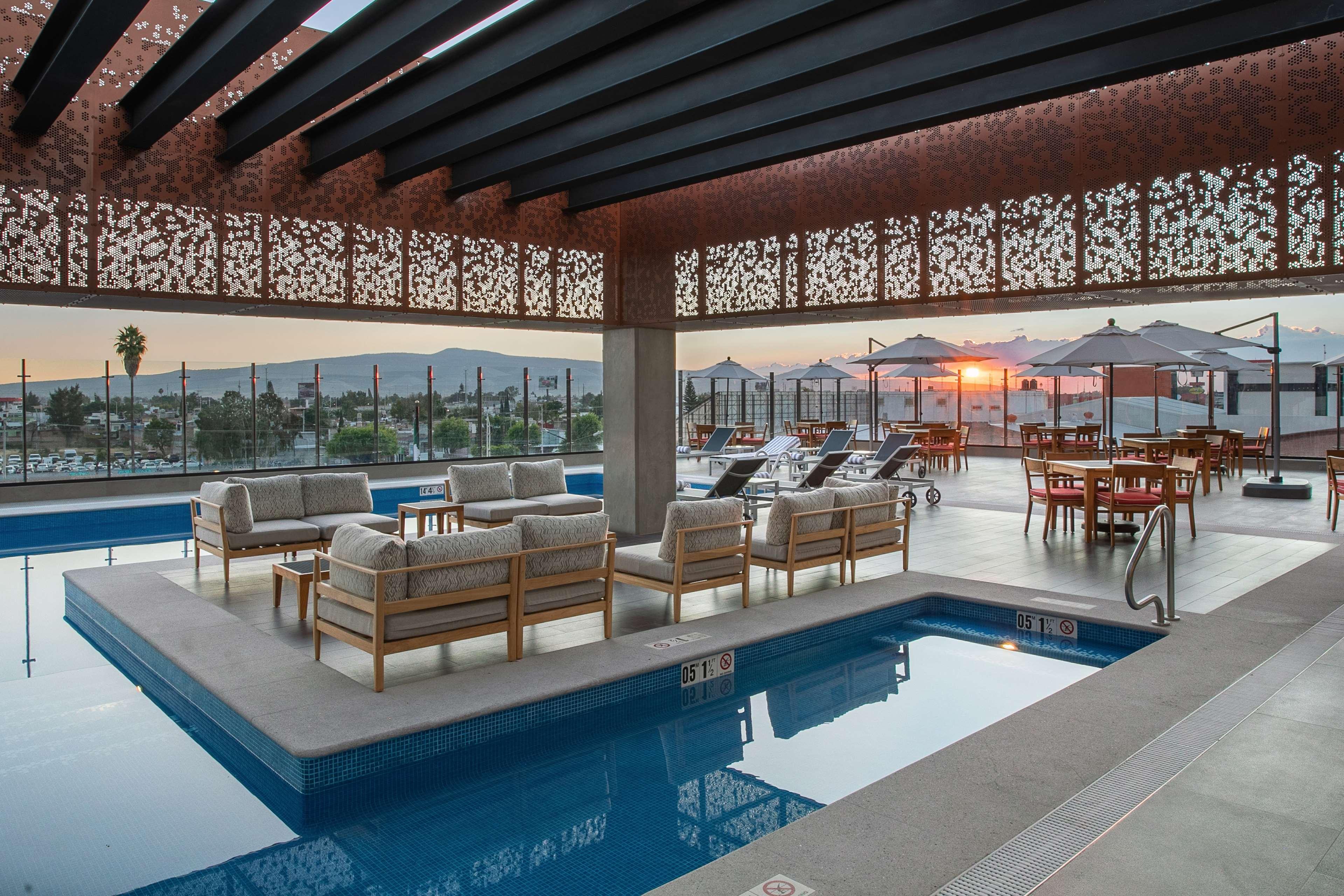 Doubletree By Hilton Celaya Celaya  Bagian luar foto
