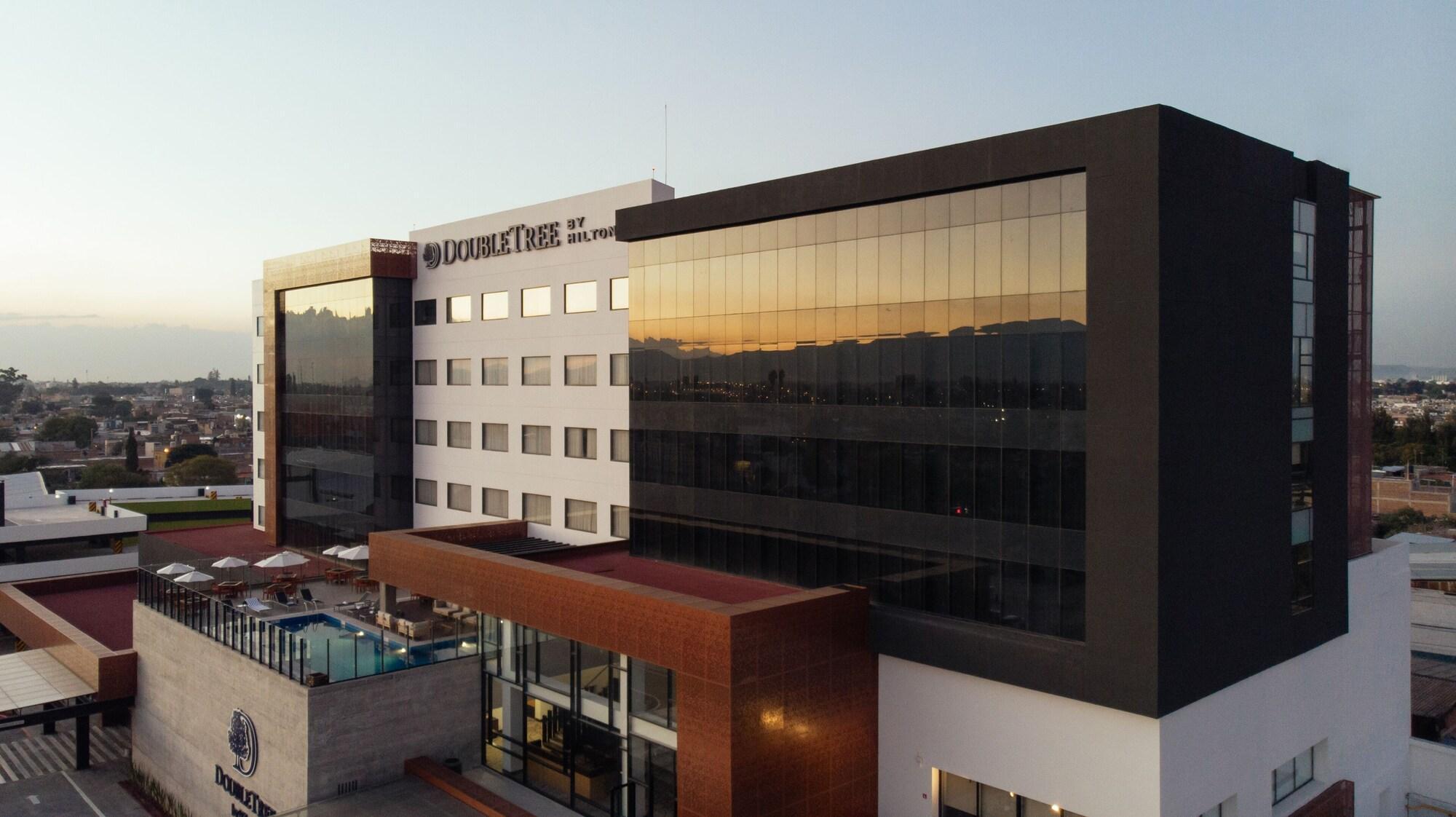 Doubletree By Hilton Celaya Celaya  Bagian luar foto