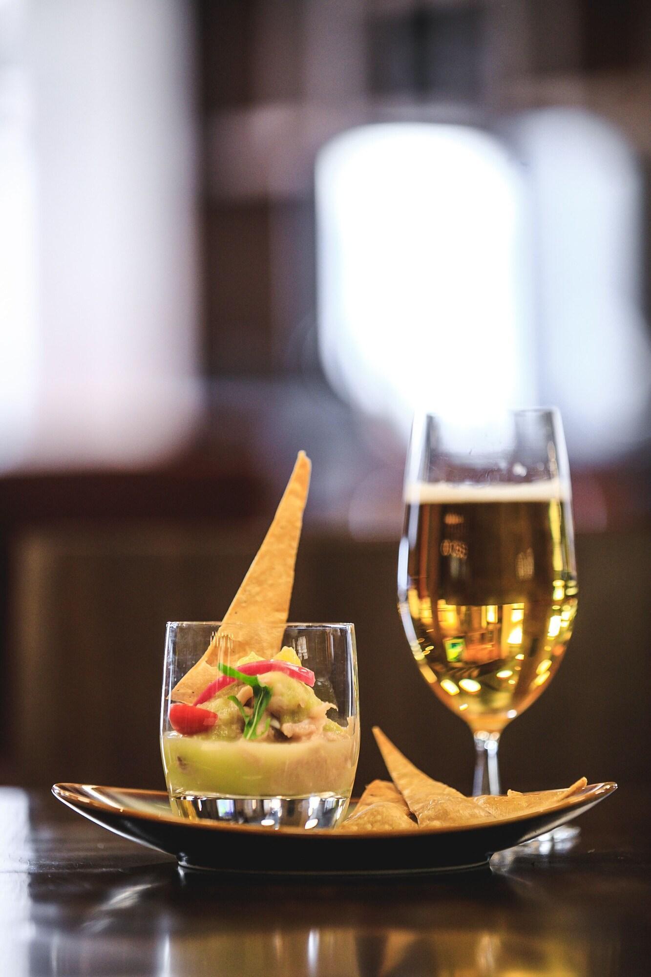 Doubletree By Hilton Celaya Celaya  Bagian luar foto
