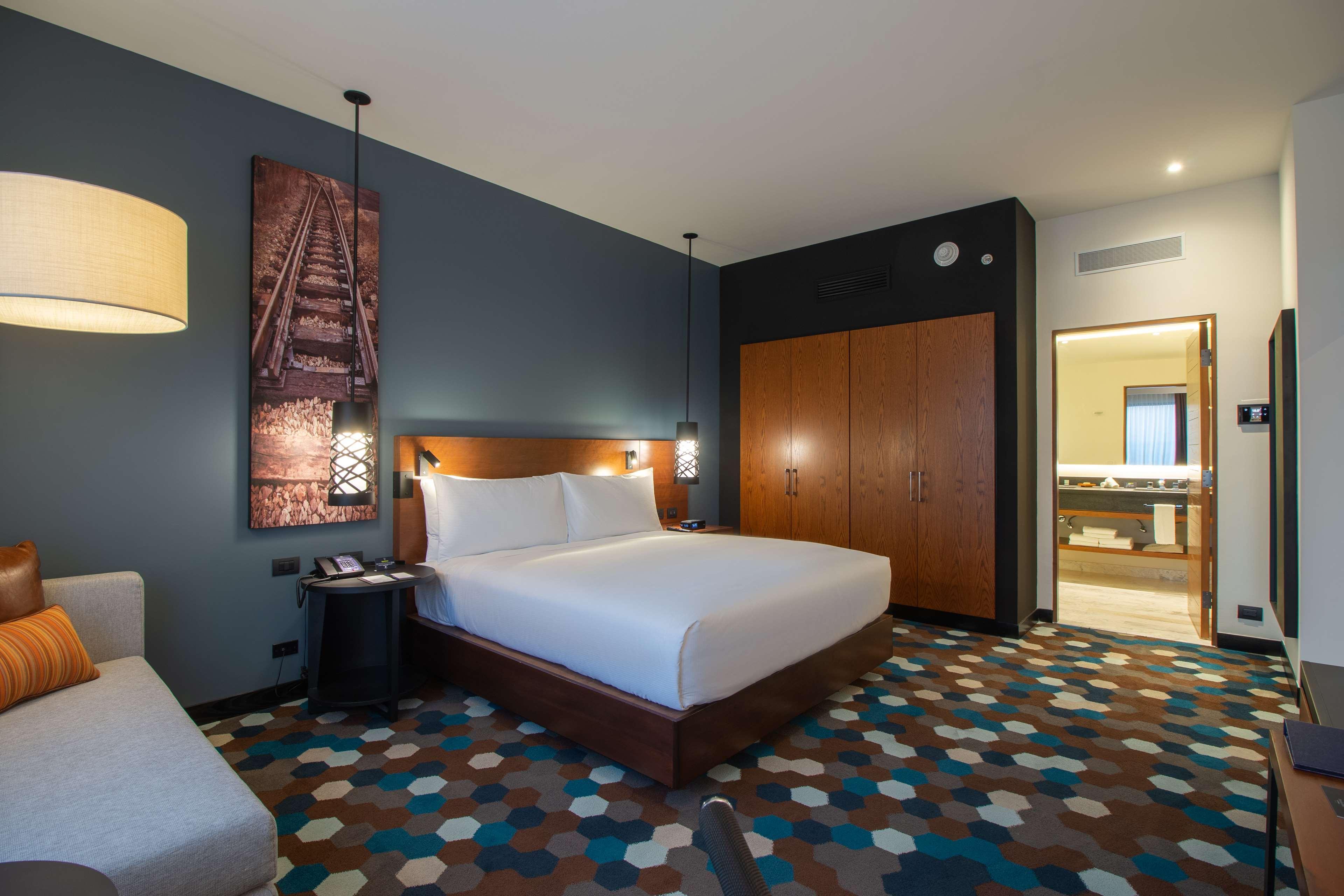 Doubletree By Hilton Celaya Celaya  Bagian luar foto