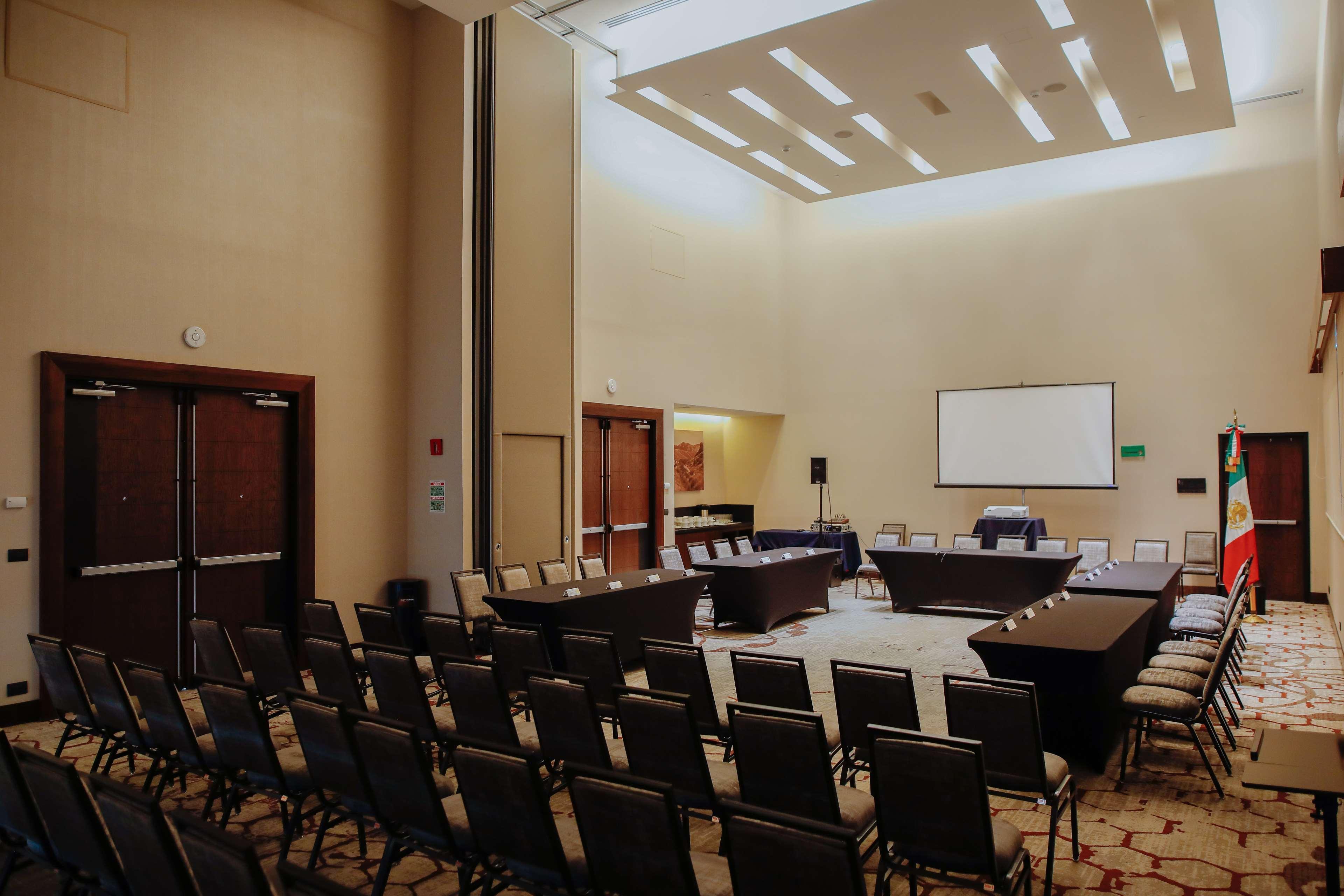Doubletree By Hilton Celaya Celaya  Bagian luar foto