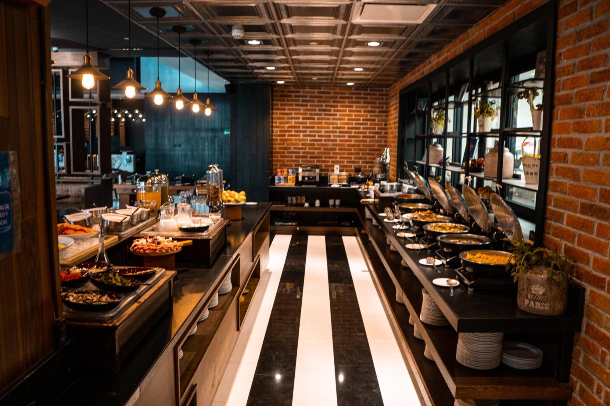 Doubletree By Hilton Celaya Celaya  Bagian luar foto