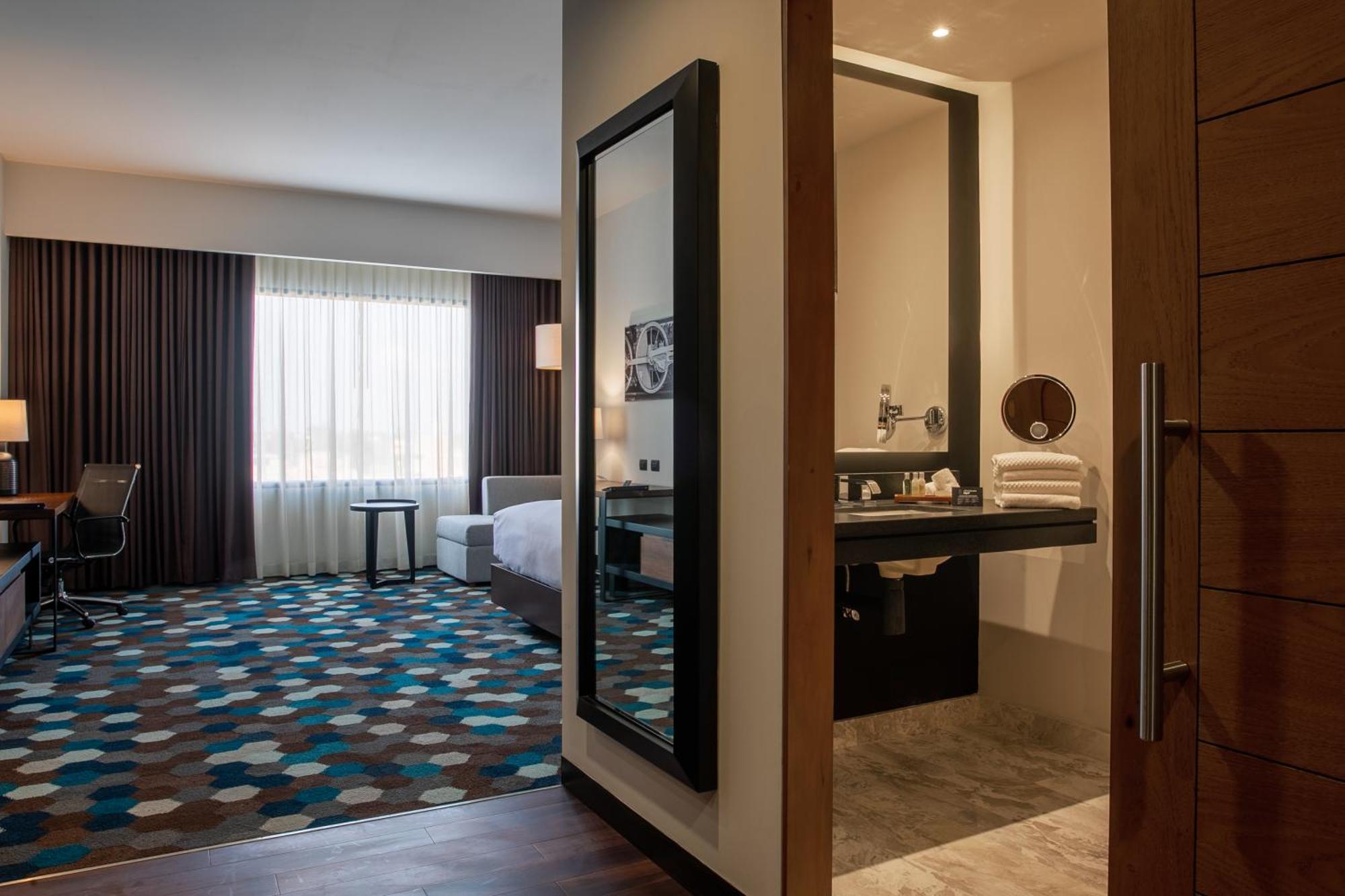Doubletree By Hilton Celaya Celaya  Bagian luar foto
