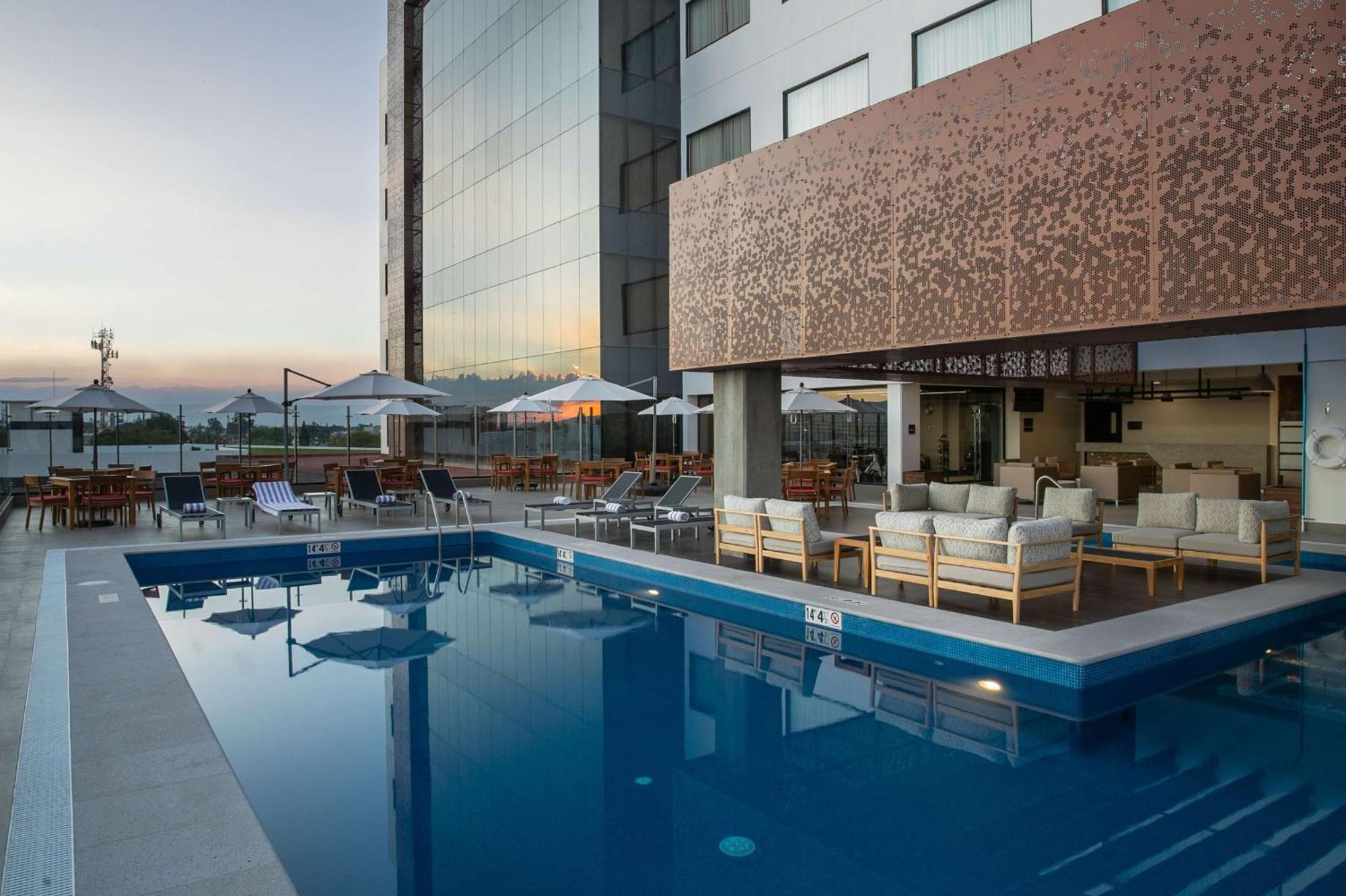 Doubletree By Hilton Celaya Celaya  Bagian luar foto