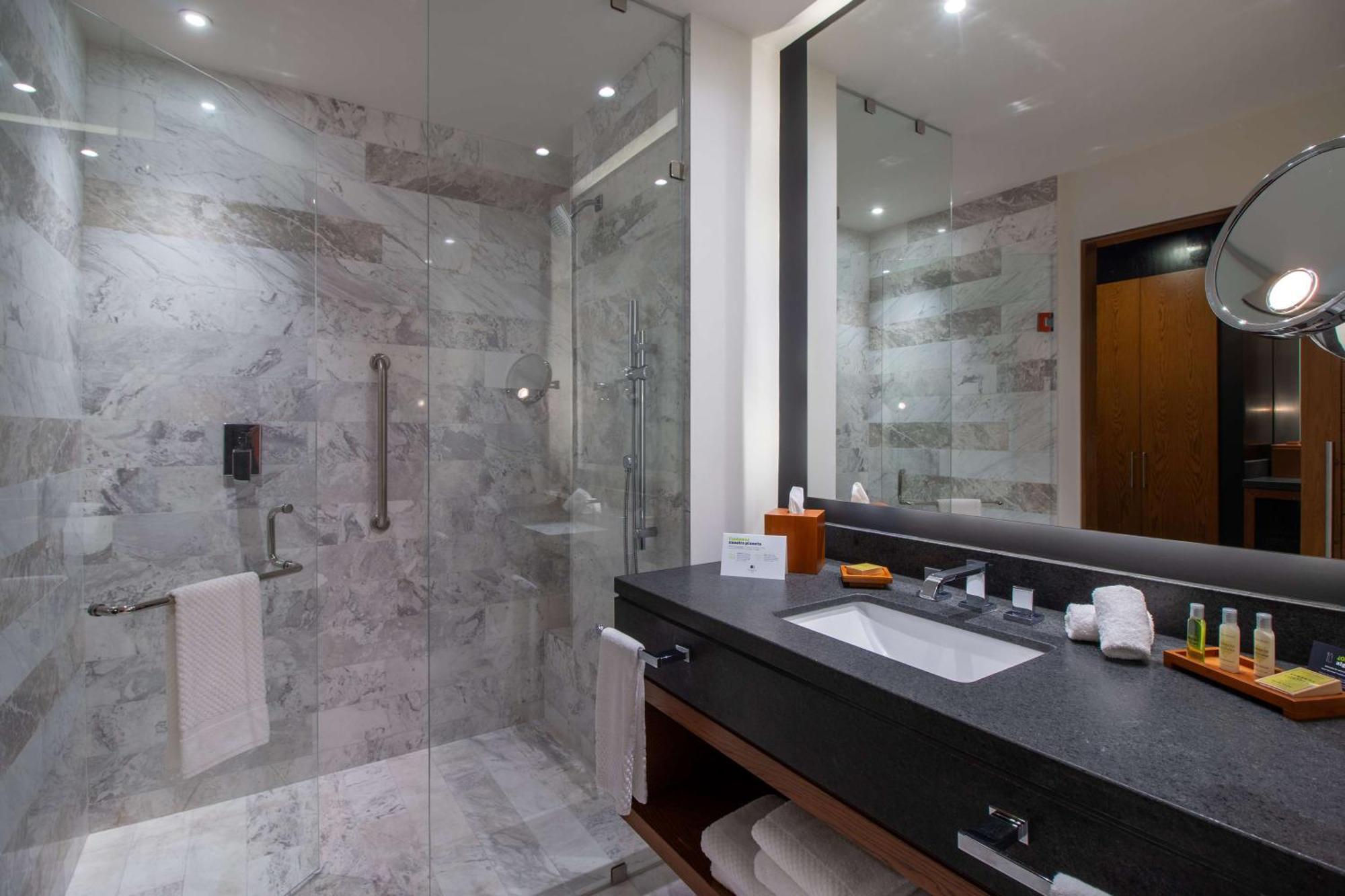 Doubletree By Hilton Celaya Celaya  Bagian luar foto